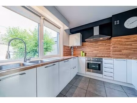 spacieuse villa 4 chambres avec grand jardin et 2 garages