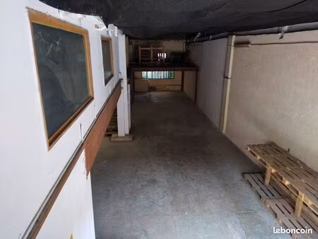 local - pont de joux 200 m + 75 m de mezzanine + 50 m de bureau