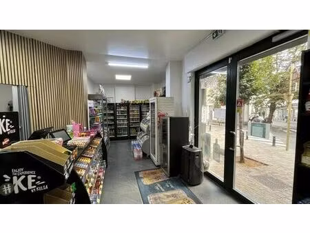 proche chée d'ixelles : commerce ±57m²  loué 865€/mois
