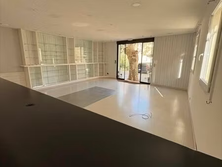 local commercial 90 m²