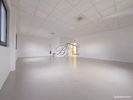 local 54 m² éguilles