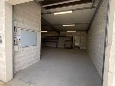 à louer local entrepôt