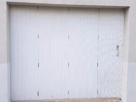 location parking 15 m² à agde (34300)  124 €