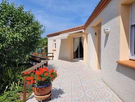 charmante maison de plain-pied  avec piscine et garage à 10 minutes de cahors