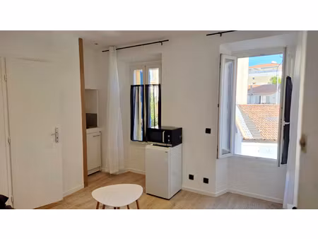 studette meublé centre cannes la bocca