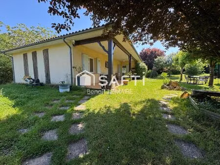 superbe environnement pour cette propriété conviviale composée de deux maisons