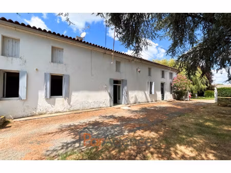 maison charentaise 375 m2 avec dependances
