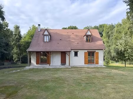 grande maison de 130m² au calme avec vaste terrain