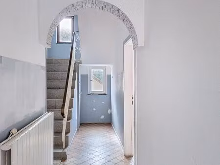 une nouvelle vie commence ici : maison à rénover