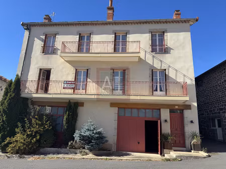 maison familiale de caractère avec grand garage et source in
