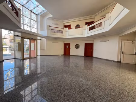 location locaux professionnels 15 pièces 267 m² à draguignan (83300)  5 750 €