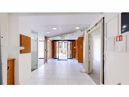 location locaux professionnels 95 m² à deauville (14800)  4 400 €