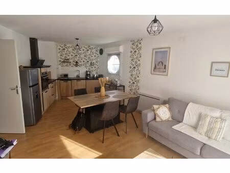 location appartement  m² t-2 à ploumagoar  750 €