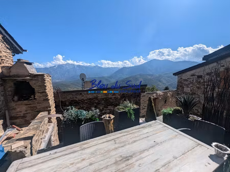 maison de village en pierres avec terrasse et vue magnifique sur