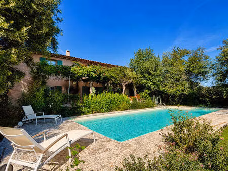 ansouis  maison de campagne 5 chambres  piscine  spa et garages.