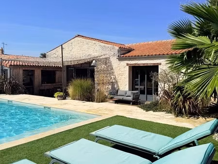 maison charentaise de plain-pied avec piscine 154 m² proximité la rochelle (17)