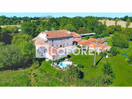 ferme fortifiée du xiiie siècle