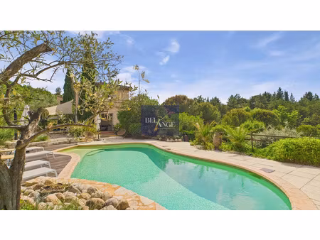 maison de famille ou gîte à la campagne