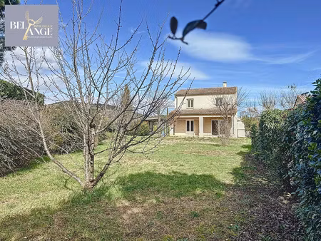 jolie maison secteur calme.