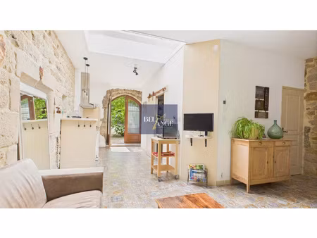 authentique mas en pierre avec gîtes  piscine et terrain