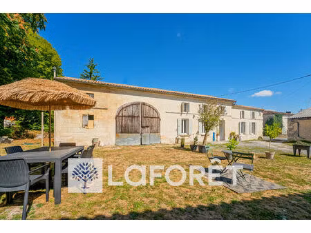 longère charentaise rénovée 77 m² avec grange attenante 70 m² à aménager et logement indép