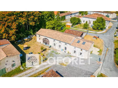 longère charentaise rénovée 77 m² avec grange attenante 70 m² à aménager et logement indép