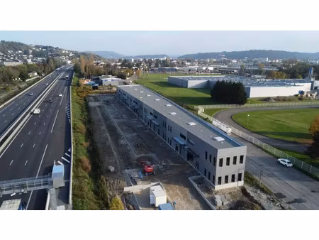 local d'activités neuf avec visibilité a43