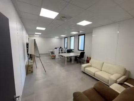 a louer - local commercial erp - 180 m2 en rdc - eysines