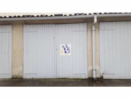 location parking 14 m² à angouleme (16000)  65 €