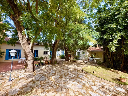 les matelles  une villa de plain-pied de 82 m2 et une maison
