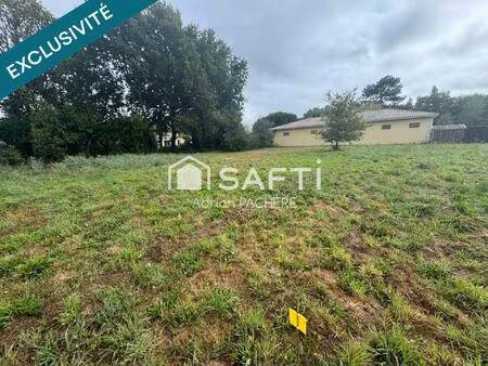 963 m² de potentiel à saisir : un terrain idéalement situé entre sérénité et commodités.