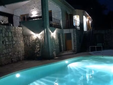 maison avec 3-4 appartements