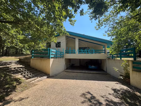 maison d'architecte - 10 pièces - 187 m2 sur 3000m2 de ter