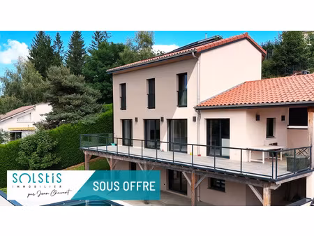 maison contemporaine avec piscine chauffée de 149 m2