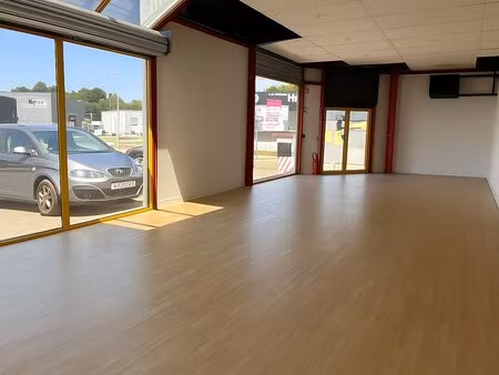a louer - local commercial de 125 m² environ - auray