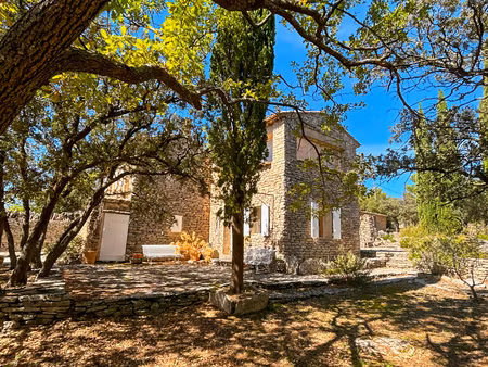 gordes exceptionel sur 30000m2 de terrain  bergerie 152 m2 atelier bories piscine vue pano