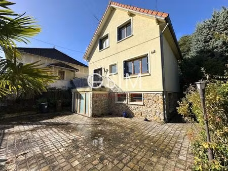 maison de luxe de 4 chambres en location à la celle-saint-cloud  france