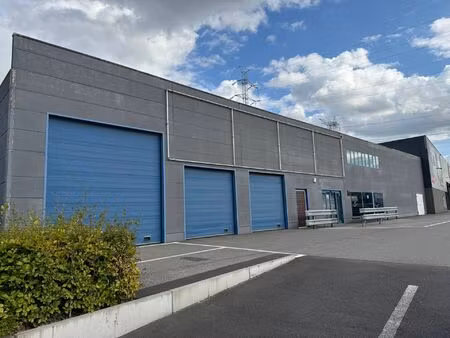 magazijn met kantoren te huur in industriezone tts te temse