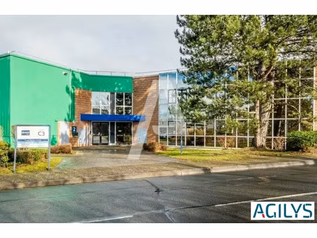 a louer - au sein du parc de l'esplanade  divers surfaces d'activités et de bureaux dispon