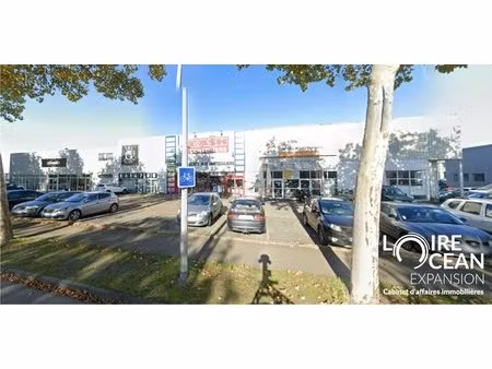 location local commercial 546m² angers 49000