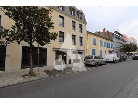 vente local commercial 3 pièces 67m2 tarbes 65000 - 45000 € - surface privée
