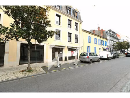 vente local commercial 3 pièces 67m2 tarbes 65000 - 55000 € - surface privée
