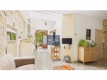 authentique mas en pierre avec gîtes  piscine et terrain