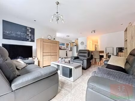 gelijkvloers appartement met autostaanplaats  terras en t...
