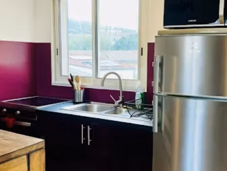 location meublée appartement 1 pièce 28 m² à la ciotat (13600)  820 €