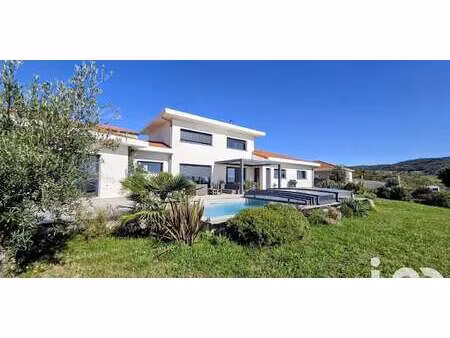 maison avec piscine et terrasse saint-clair (07)