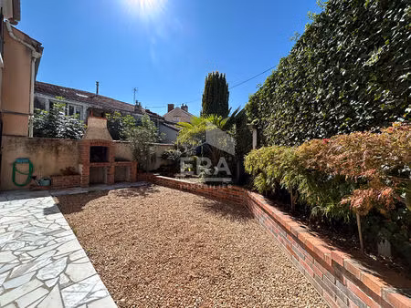 a vendre à périgueux (24000) charmante maison de ville de type 5