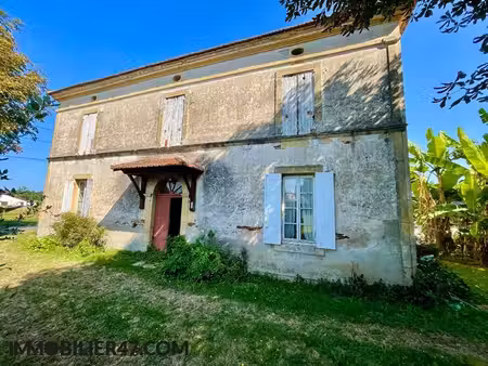 maison en pierre avec dependances