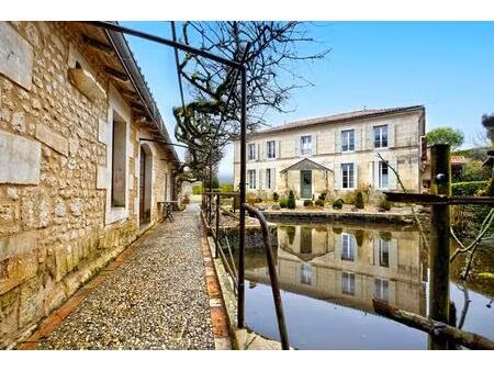 à vendre moulin classé du xvi siècle avec chambres d'hôtes et gîte en charente-maritime