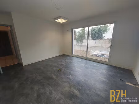 location local commercial